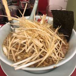 プレミアム豚骨醤油ラーメン　ネギ追加多め濃いめ