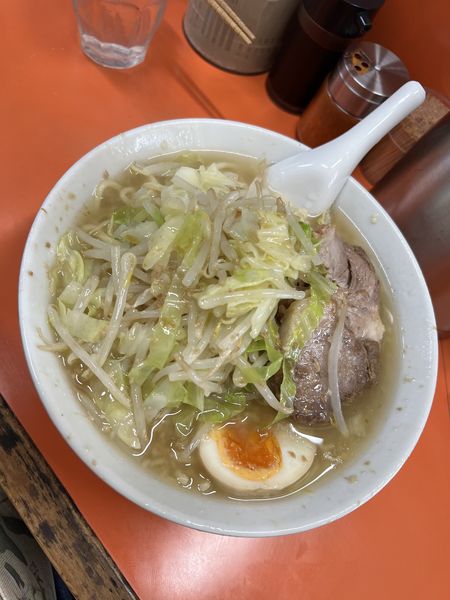 「豚入り塩らーめん(ニンニク少し・アブラ)950円」@らーめん いごっそうの写真