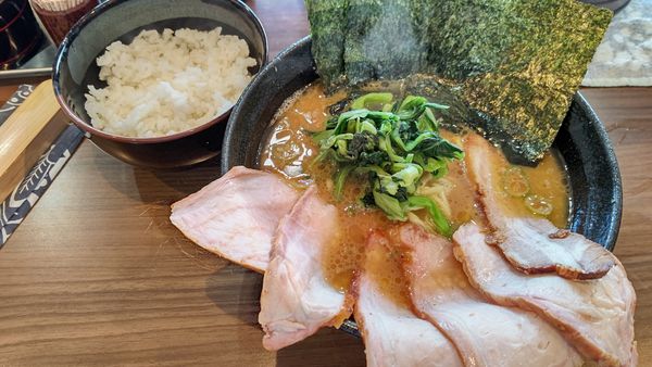 「チャーシューめん+トロバラ+半ライス」@横浜家系らーめん 天王家 寒川総本店の写真