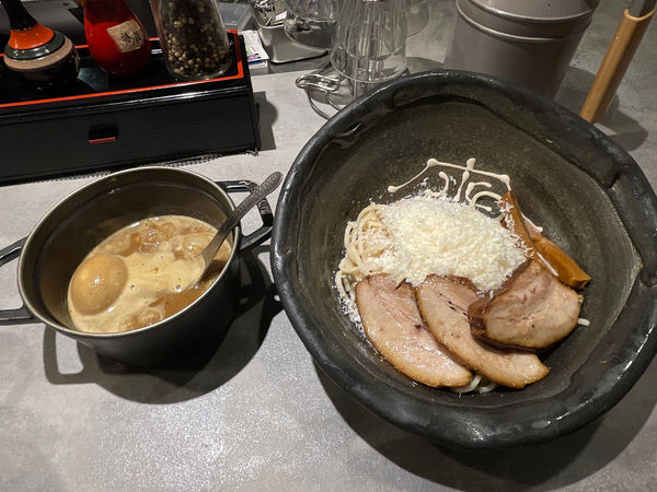 「全部のせチーズつけめん」@北野坂 奥の写真