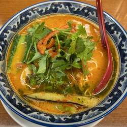 【限定】ぷりぷり海老のスパイシーレッドカレートマト麺９５０円