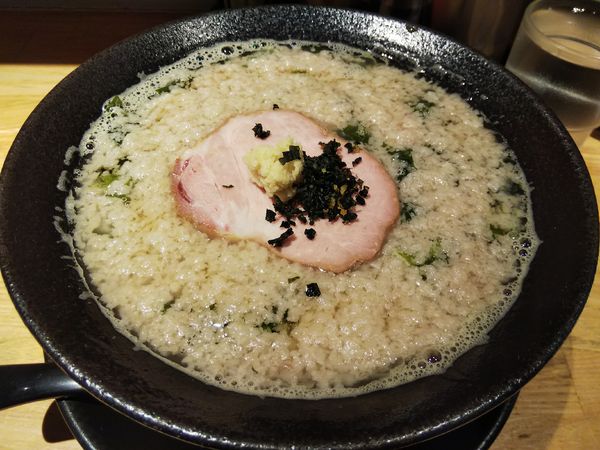 「【限定】鳴門わかめの背脂煮干し拉麺」@麺肴 ひづきの写真