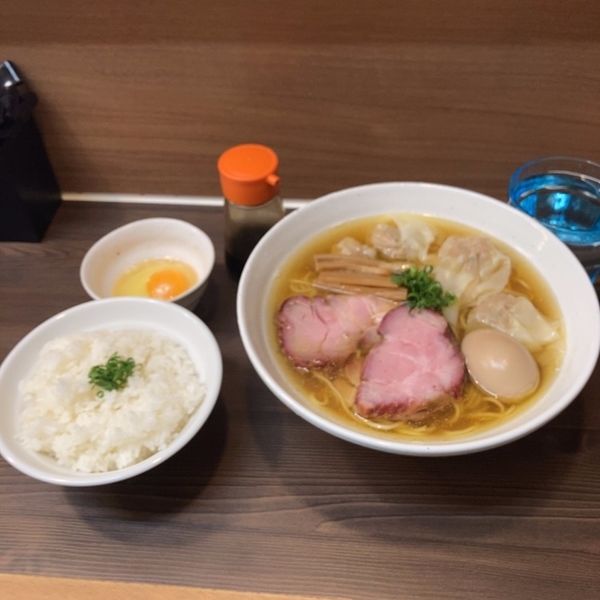 「特製塩中華そば大盛り＋卵かけご飯」@中華そば さわの写真