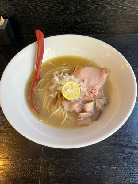 「帆立と牡蠣出汁 塩そば 850円、中盛 70円」@雨ニモマケズの写真