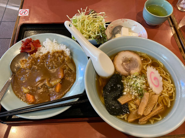 「ラーメン＋半カレー　(Bセット690円)」@萬来軒の写真