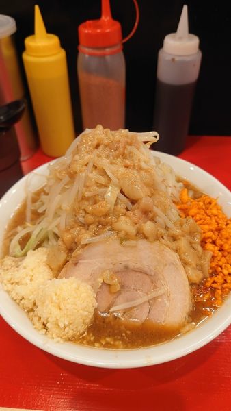 「ラーメン小（ニンニクマシアブラカラアゲ）」@ラーメン鷹の目 北千住店の写真