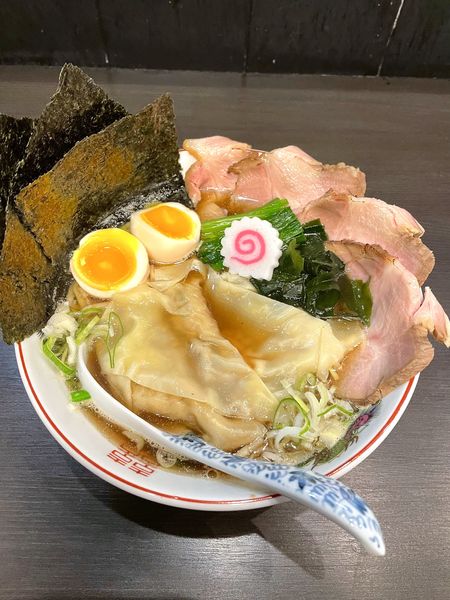 「特製正油ラーメン ￥1080」@メンショップ アキラの写真