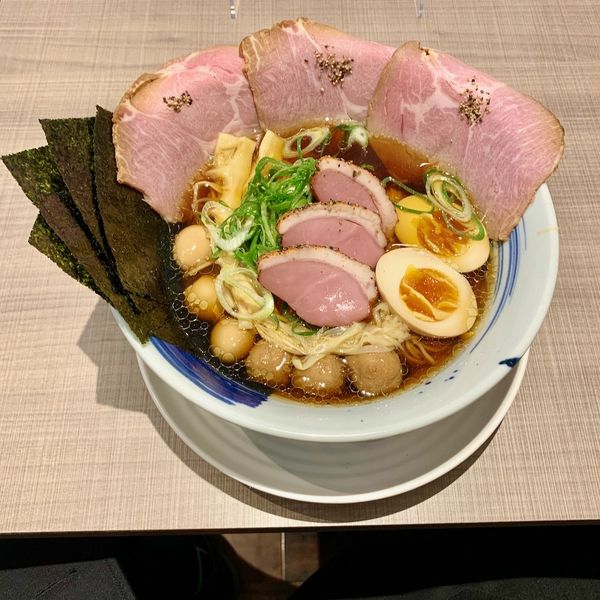 御殿場地鶏の極上醤油らぁ麺　特製豪華盛り