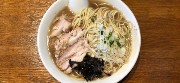 「濃厚煮干しそば＋チャーシュー＋煮卵＋玉ねぎ」@中村屋総本山の写真