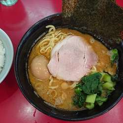 ラーメン750円・ライス・味玉・麺固め・油多め