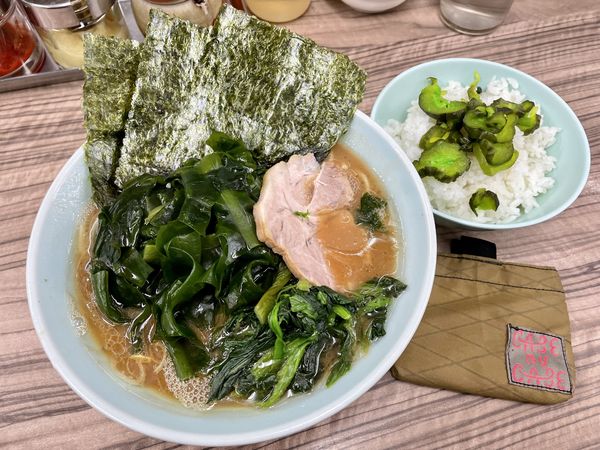 「ラーメン＋穂先わかめ」@横浜ラーメン 武蔵家 中野本店の写真