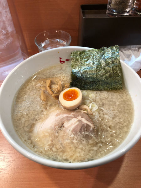 「醤油ラーメン　900円」@らーめん香月 新橋店の写真