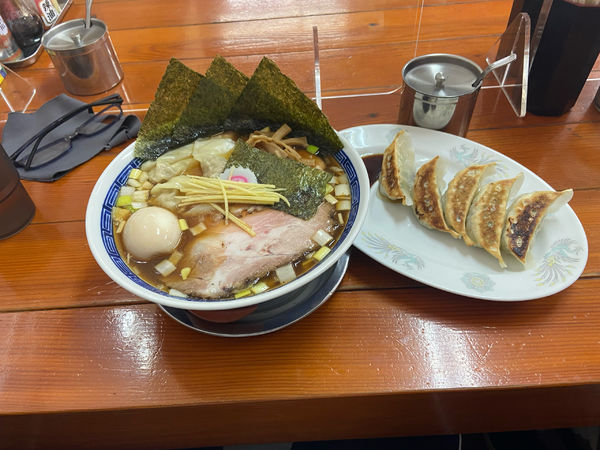 「ワンタン麺中、特製トッピング、餃子」@中華そば 亀喜屋の写真