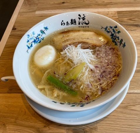 「塩らぁ麺味玉のせ　900円。」@らぁ麺 流の写真