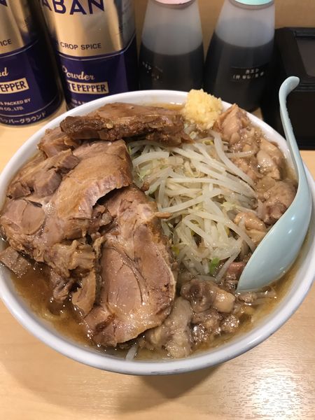 「ラーメン中 豚マシ」@ラーメンぶたまるの写真