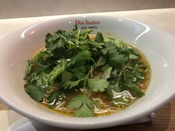 「レモンパクチーらぁ麺」@due Italian 溝口の写真