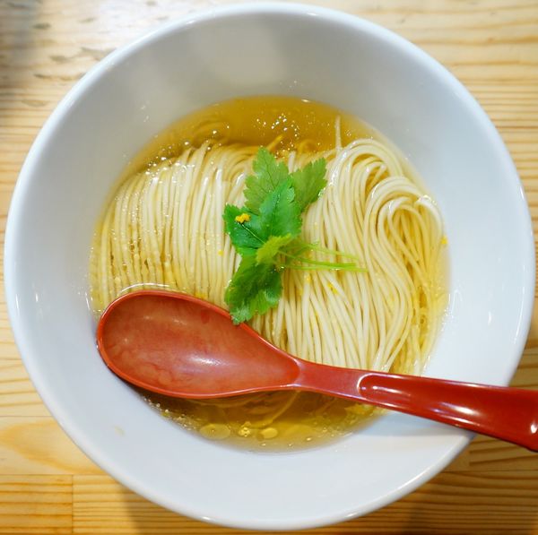 「（梅）かけそば 白醤油＋おまかせ三種盛り＋ハートランド」@自家製麺 くろ松の写真