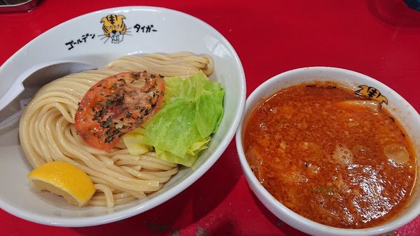 「トマトつけめん中900円＋ごはん50円」@ゴールデンタイガーの写真