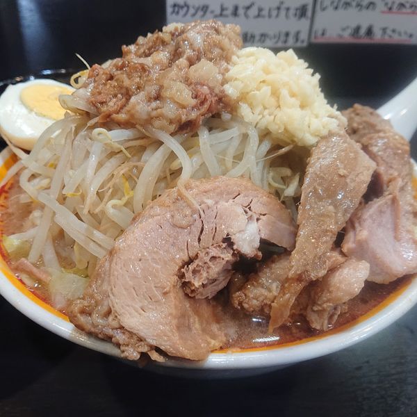 「ラーメン(豚２枚、玉子半分)950円、玉ねぎ50円」@えどもんどの写真