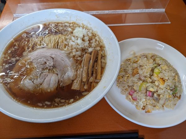 「ラーメン&半チャーハン（Cセット）800円」@タンポポの写真