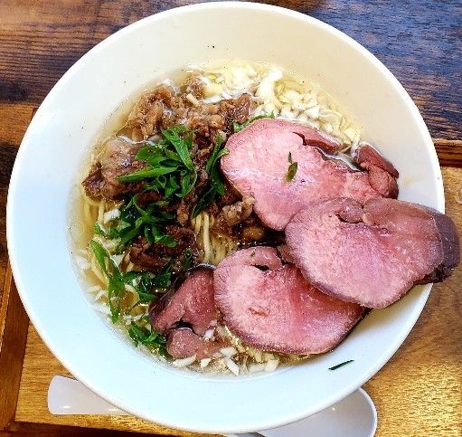 「淡麗牛そば」@自家製中華そば 麺の虜の写真