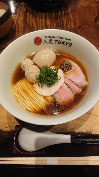 「ポルチーニ醤油らぁ麺+特製トッピング」@入鹿TOKYOの写真