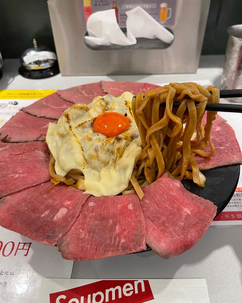 「肉チーズ担々麺 2500円」@KOBE ENISHI担担麺 エニシスタンドの写真