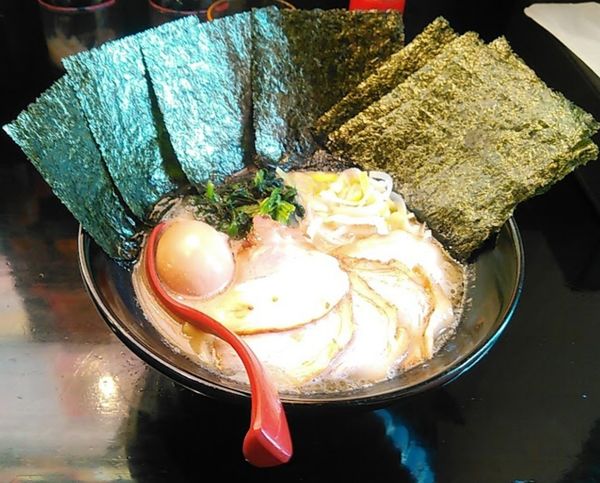 「醤油豚骨」@富士家系直壱家 御殿場店の写真