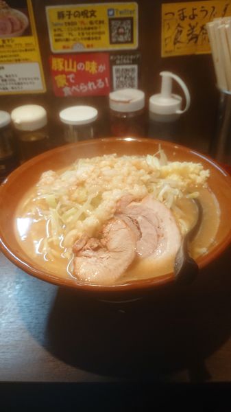 「大ラーメン麺マシ  ニンニク  アブラ  カラメ」@豚山 大森店の写真