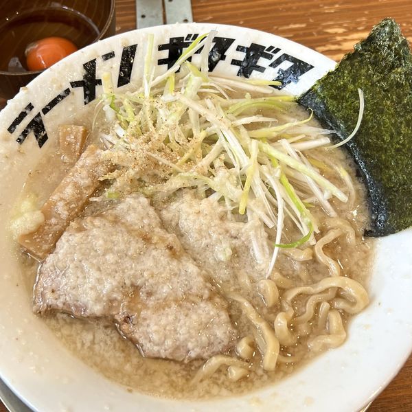 「ラーメン（ギタギタ）＋生卵」@ラーメン ギタギタの写真