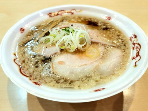 「大晦日限定 煮干しラーメン背脂入り」@飯田商店 湯河原本店の写真