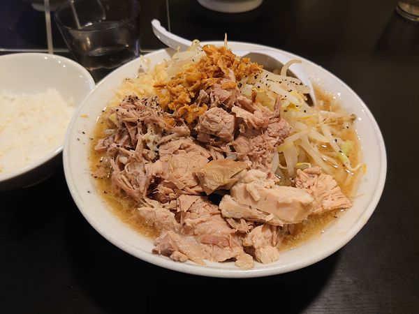 「ラーメン塩(並み)+肉増し」@麺とび六方の写真