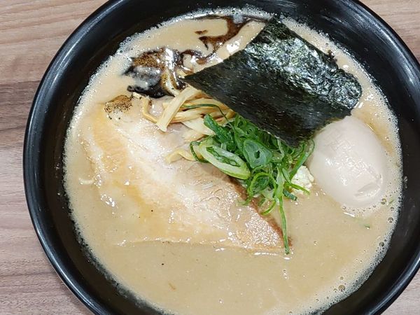 「こってりラーメン＋味玉」@特製ラーメンはせがわの写真