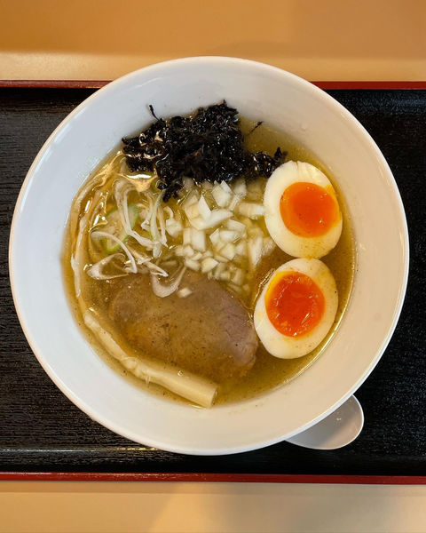 「ホワイト煮干リマス（あっさり、淡鶏）」@麺魂 さまろの写真