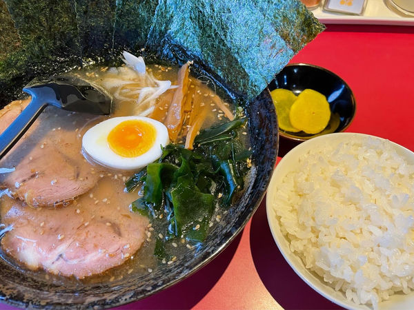 「藻塩ラーメン、チャーシュー１枚海苔５枚トッピング」@らーめん・ぎょうざ 福助の写真