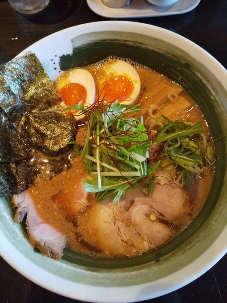 「ごま中華そば（全部のせ）」@はる樹の写真