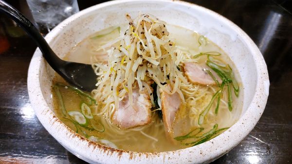 「塩そば大盛　￥８００」@麻婆まぜそば 麻ぜろうの写真