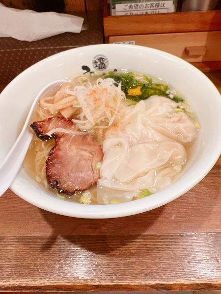 「塩ワンタン麺」@塩らーめん専門 ひるがお 大岡山店の写真