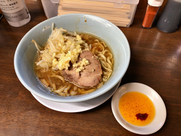 「小の小ラーメン 麺半分ヤサイ少な目ニンニクラー油 650円」@らーめん玄の写真