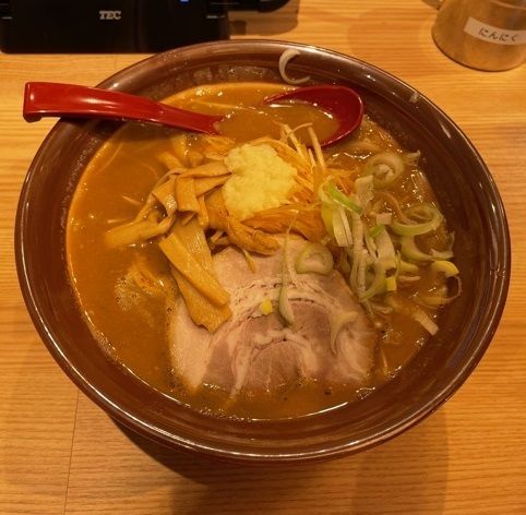 「赤味噌ラーメン900円＋辛ネギ200円。」@札幌味噌ラーメン アウラの写真