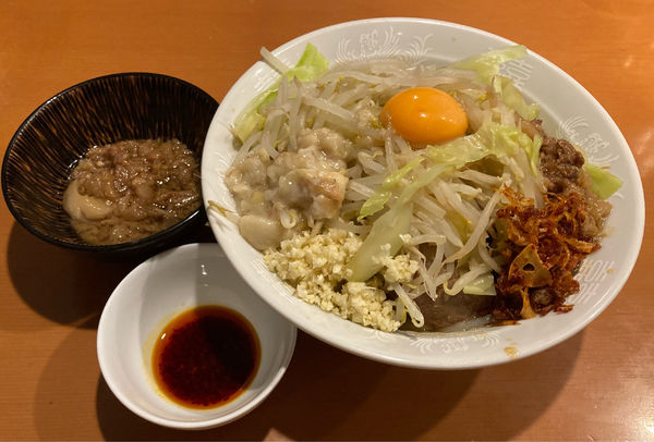 「汁なし(豚2枚)「野菜ニンニクアブララー油」＋特製脂だれ」@麺屋 長次郎の写真