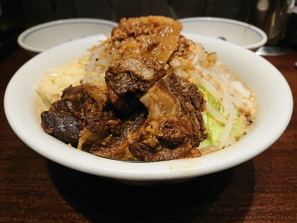 「汁無しそば＋アブラ」@ラーメン 雷 東京本丸店の写真