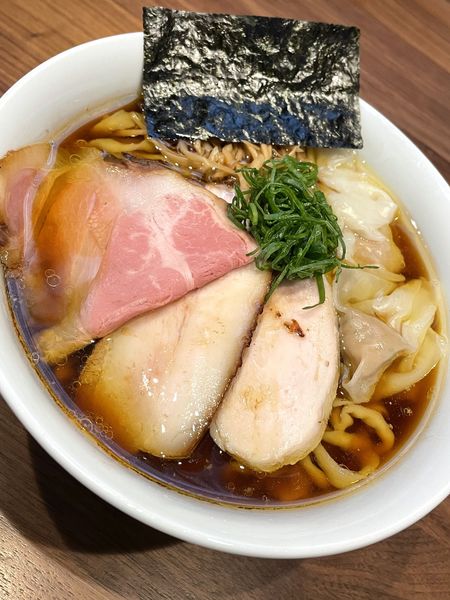 「特製醤油らーめん麺増し300g ￥1200」@自家製手もみ麺 鈴ノ木の写真