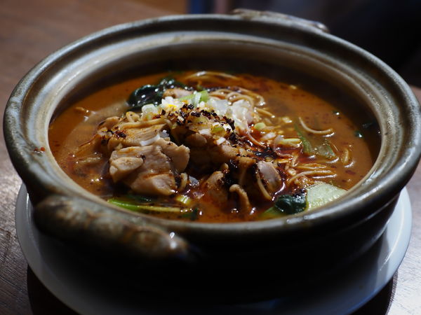 「口水鶏湯麺コウスイジィタンメン　鶏肉と青菜の煮込み辛口汁そば」@中国家庭料理 MAOの写真