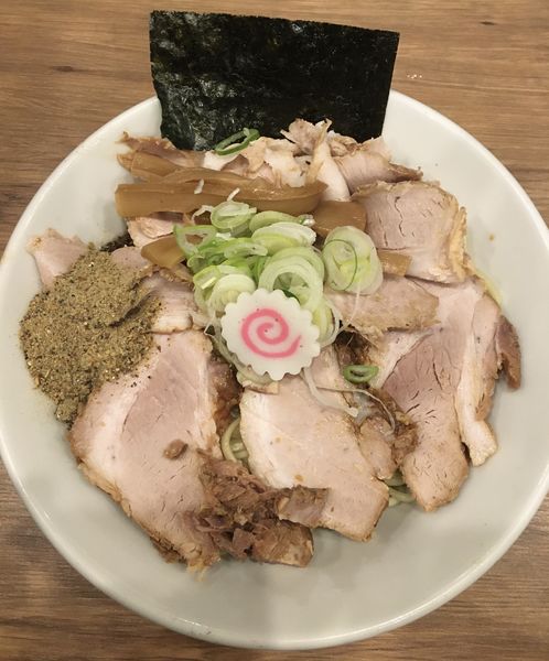 「チャーシュー油そば　1,350円」@煮干拉麺 小烏丸 問屋町店の写真