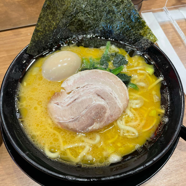 「味玉ラーメン」@町田商店 川崎駅西口店の写真