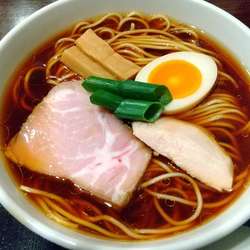 丸鶏たまり醤油らぁ麺920円