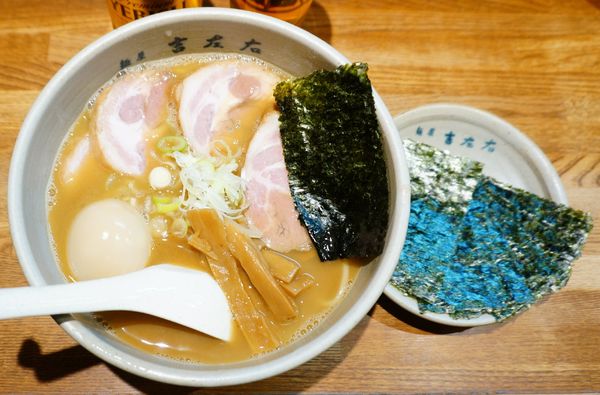 「味玉らーめん＋チャーシュー＋のり＋エビス」@麺屋吉左右の写真