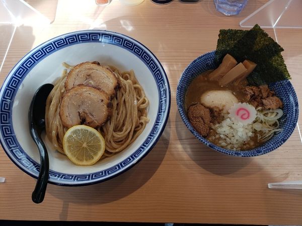 「①つけ麺(中)￥900②特製トッピング￥350」@狼煙 浦和店の写真