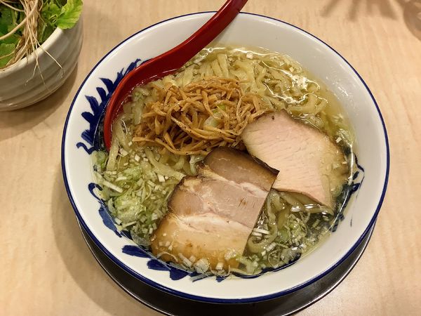 「喜多方塩らーめん+三関の芹」@食堂 七彩の写真